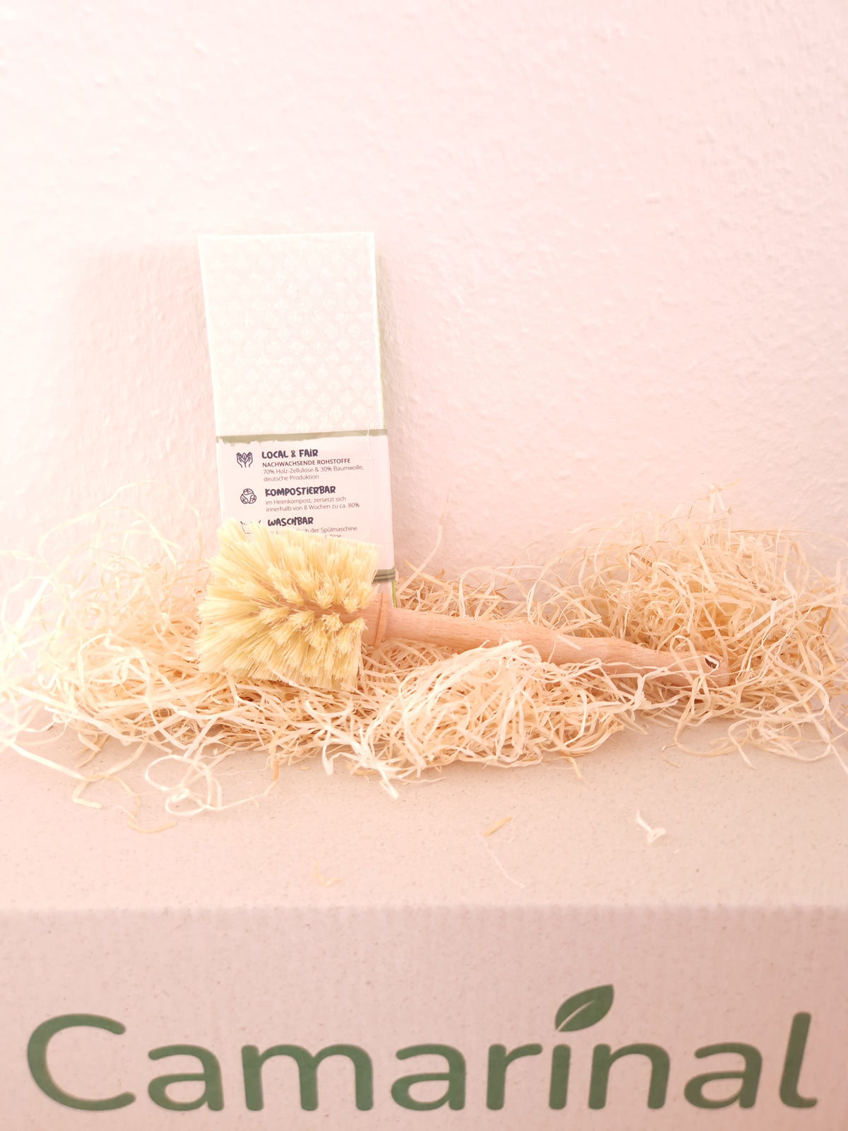 Schwamm und Mixtopfbürste aus Tampico fasern für die Küche aus der Tag-Eins Box von Camarinal