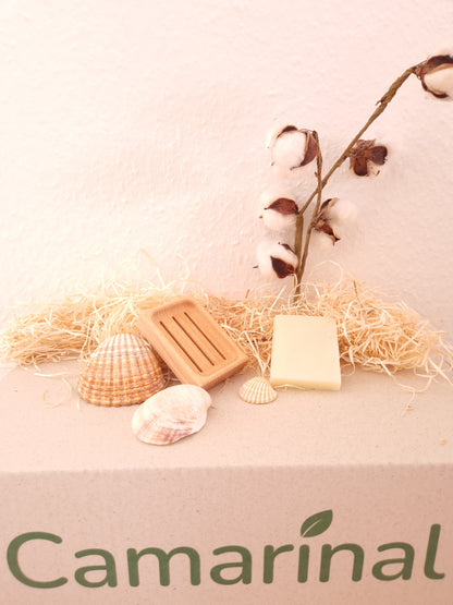 Seifenschale aus Holz und Naturbelassen Seife aus der Tag-Eins Box von Camarinal 