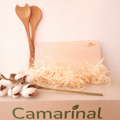 Vesperbrett aus Holz und Salatbesteck aus Kirschholz aus der Camarinal Tag-Eins Box