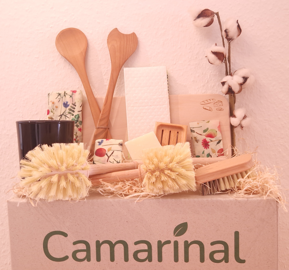 Tag-Eins Box von Camarinal mit zehn  plastikfreien Haushaltsartikeln - hergestellt in Deutschland 